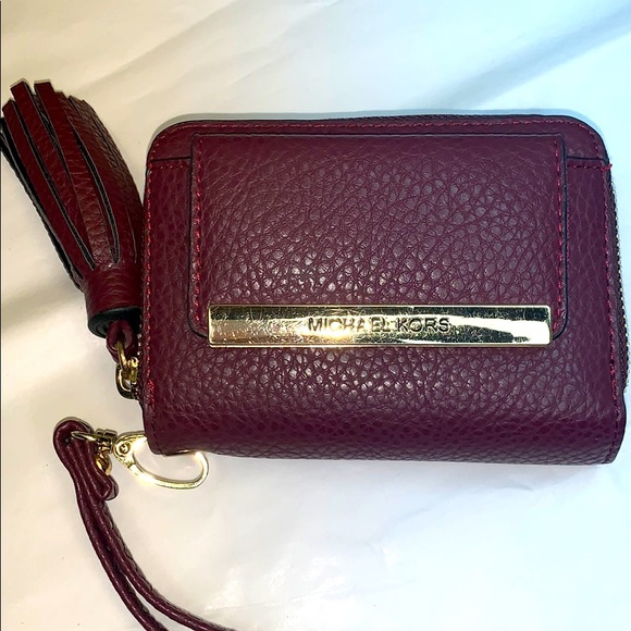 NWOT MICHEAL KORS Wallet Wristlet w/Tassel zip - Picture 1 of 4